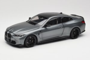 BMW M4 G82 Grå Metallic Minichamps 1:18 113020124 Metall
