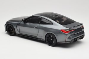 BMW M4 G82 Grå Metallic Minichamps 1:18 113020124 Metall — bild 5 av 8