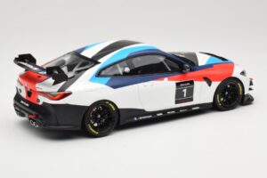 BMW M4 G82 GT4 #1 Presentation 2022 Otto 1:18 OT1228 Resin — bild 2 av 6