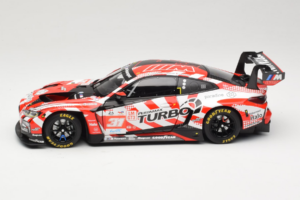 BMW M4 GT3 LMGT3 #31 D. Leung / S. Gelael / A. Farfus Team WRT 2nd Place 24 Hours of Le Mans 2024 Minichamps 1:18 113242431 M — bild 4 av 8
