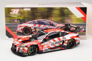 BMW M4 GT3 LMGT3 #31 D. Leung / S. Gelael / A. Farfus Team WRT 2nd Place 24 Hours of Le Mans 2024 Minichamps 1:18 113242431 M — bild 8 av 8
