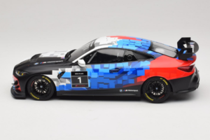 BMW M4 GT4 #1 Presentation 2024 Otto 1:18 OT1125 Resin — bild 3 av 6