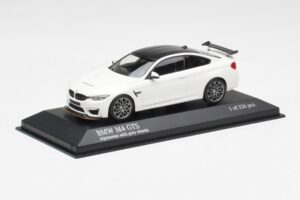 BMW M4 GTS F82 Vit Med Grå Fälgar Minichamps 1:43 410025221 Metall — bild 2 av 4