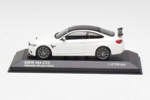 BMW M4 GTS F82 Vit Med Grå Fälgar Minichamps 1:43 410025221 Metall
