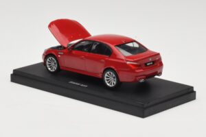 BMW M5 E60 Röd Kyosho 1:43 03503R Metall — bild 2 av 4