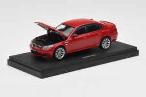 BMW M5 E60 Röd Kyosho 1:43 03503R Metall — bild 3 av 4