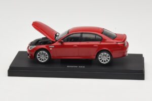 BMW M5 E60 Röd Kyosho 1:43 03503R Metall