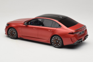 BMW M5 G90 Beach Orange GT Spirit 1:18 GT966 Resin — bild 5 av 6