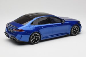 BMW M5 G90 Marina Bay Blue Metallic GT Spirit 1:18 GT507 Resin — bild 2 av 6