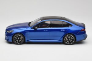 BMW M5 G90 Marina Bay Blue Metallic GT Spirit 1:18 GT507 Resin — bild 3 av 6