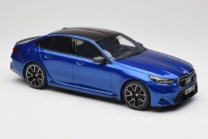 BMW M5 G90 Marina Bay Blue Metallic GT Spirit 1:18 GT507 Resin — bild 4 av 6