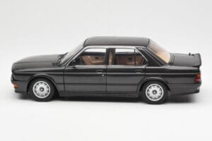BMW M535i E28 Diamond Svart AUTOart 1:18 75162 Metall — bild 4 av 8