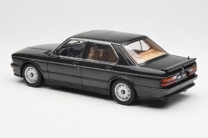 BMW M535i E28 Diamond Svart AUTOart 1:18 75162 Metall — bild 7 av 8