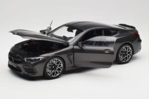BMW M8 F92 Grey Metallic Minichamps 1:18 110029022 Metall — bild 2 av 8