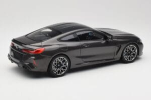 BMW M8 F92 Grey Metallic Minichamps 1:18 110029022 Metall — bild 3 av 8