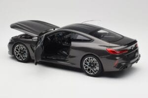 BMW M8 F92 Grey Metallic Minichamps 1:18 110029022 Metall — bild 5 av 8