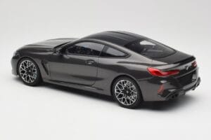 BMW M8 F92 Grey Metallic Minichamps 1:18 110029022 Metall — bild 7 av 8