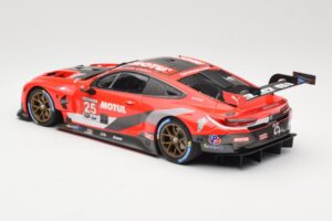 BMW M8 GTE RLL Racing #25 C. De Phillippi / B. Spengler Class Winners IMSA GP Road Atlanta 2020 Minichamps 1:18 155202995 Met — bild 5 av 6