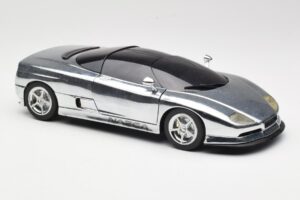 BMW Nazca M12 Chrome Silver Revell 1:18 08916 Metall — bild 6 av 8