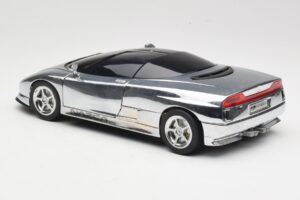 BMW Nazca M12 Chrome Silver Revell 1:18 08916 Metall — bild 7 av 8
