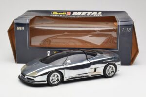 BMW Nazca M12 Chrome Silver Revell 1:18 08916 Metall — bild 8 av 8