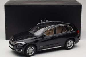 BMW X5 E70 Sapphire Black Paragon 1:18 PA-97071 Metall — bild 8 av 8