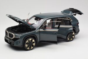 BMW XM G09 Isle of Man Green Minichamps 1:18 110023300 Metall — bild 2 av 8