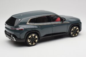 BMW XM G09 Isle of Man Green Minichamps 1:18 110023300 Metall — bild 3 av 8