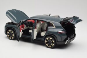 BMW XM G09 Isle of Man Green Minichamps 1:18 110023300 Metall — bild 5 av 8