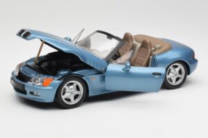 BMW Z3 E36/7 James Bond Goldeneye Blå Metallic UT Models 1:18 180024336 Metall — bild 2 av 8