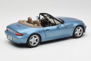 BMW Z3 E36/7 James Bond Goldeneye Blå Metallic UT Models 1:18 180024336 Metall — bild 3 av 8