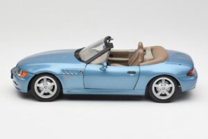 BMW Z3 E36/7 James Bond Goldeneye Blå Metallic UT Models 1:18 180024336 Metall — bild 4 av 8