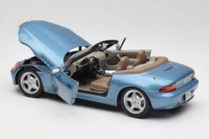 BMW Z3 E36/7 James Bond Goldeneye Blå Metallic UT Models 1:18 180024336 Metall — bild 5 av 8