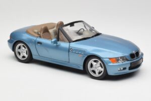 BMW Z3 E36/7 James Bond Goldeneye Blå Metallic UT Models 1:18 180024336 Metall — bild 6 av 8