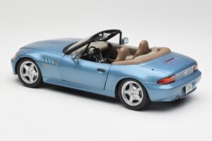 BMW Z3 E36/7 James Bond Goldeneye Blå Metallic UT Models 1:18 180024336 Metall — bild 7 av 8