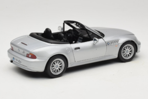 BMW Z3 Roadster 1.8 Silver Återförsäljar Edition UT Models 1:18 80439411712 Metall — bild 3 av 8