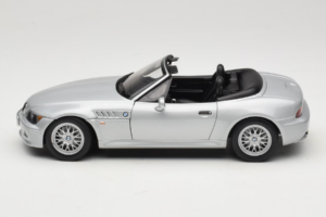 BMW Z3 Roadster 1.8 Silver Återförsäljar Edition UT Models 1:18 80439411712 Metall — bild 4 av 8