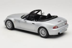 BMW Z3 Roadster 1.8 Silver Återförsäljar Edition UT Models 1:18 80439411712 Metall — bild 7 av 8