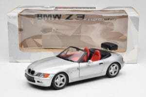 BMW Z3 Roadster Med Bagagehållare Silver UT Models 1:18 20407 Metall — bild 8 av 8