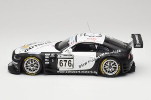 BMW Z4 #676 H. Stuck / J. Hennerici / D. Hurtgen Team Schubert Nürburgring 24 Hours 2006 AUTOart 1:18 80649 Metall — bild 3 av 6