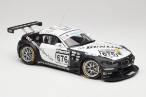 BMW Z4 #676 H. Stuck / J. Hennerici / D. Hurtgen Team Schubert Nürburgring 24 Hours 2006 AUTOart 1:18 80649 Metall — bild 4 av 6