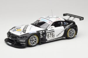 BMW Z4 #676 H. Stuck / J. Hennerici / D. Hurtgen Team Schubert Nürburgring 24 Hours 2006 AUTOart 1:18 80649 Metall