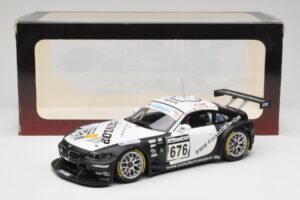 BMW Z4 #676 H. Stuck / J. Hennerici / D. Hurtgen Team Schubert Nürburgring 24 Hours 2006 AUTOart 1:18 80649 Metall — bild 6 av 6