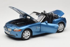 BMW Z4 E85 Blå Metallic Motormax 1:18 73144 Metall — bild 2 av 8