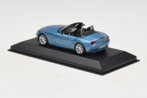 BMW Z4 E85 Cabriolet Light Blue Metallic Minichamps 1:43 BMW016 Metall — bild 3 av 4