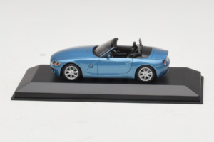 BMW Z4 E85 Cabriolet Light Blue Metallic Minichamps 1:43 BMW016 Metall