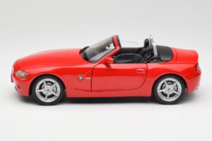 BMW Z4 E85 Roadster Röd Bburago 1:18 34046 Metall — bild 4 av 8