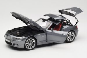 BMW Z4 E89 sDrive 35i Space Grey Metallic Kyosho 1:18 80432147085 Metall — bild 2 av 8