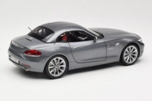 BMW Z4 E89 sDrive 35i Space Grey Metallic Kyosho 1:18 80432147085 Metall — bild 3 av 8