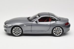 BMW Z4 E89 sDrive 35i Space Grey Metallic Kyosho 1:18 80432147085 Metall — bild 4 av 8